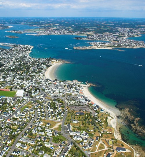 Vue sur Larmor Plage et la Rade de Lorient depuis le ciel - Wiki Creative Commons